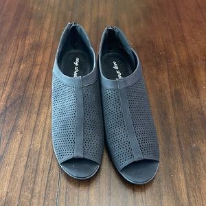 Easy Street Black Steff Size 12W NWT